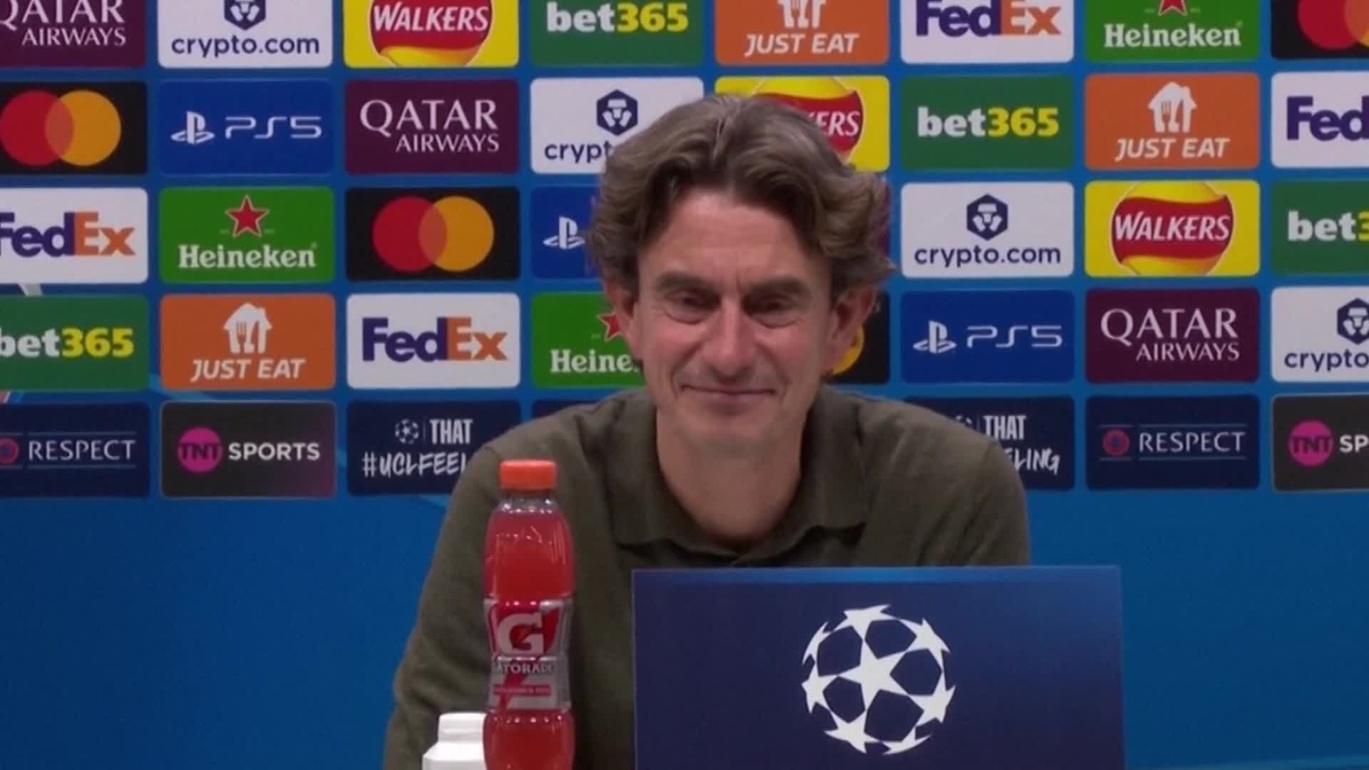 micky-van-de-messi-tottenham-hotspur-head-coach-thomas-frank-says-dutchman-can-keep-snubbing-him-if-he-scores-wonder-goals-like-leo-fc