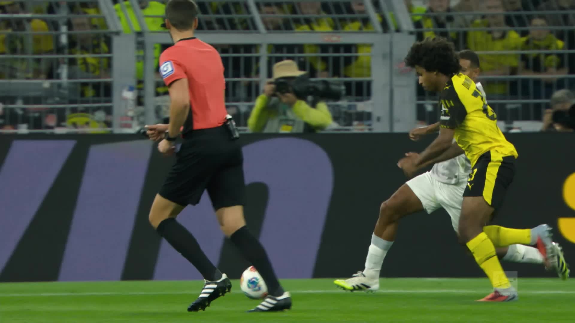 2526-edc-winter-campaign-social-media-video-content-en-16-9-adeyemi-highlights