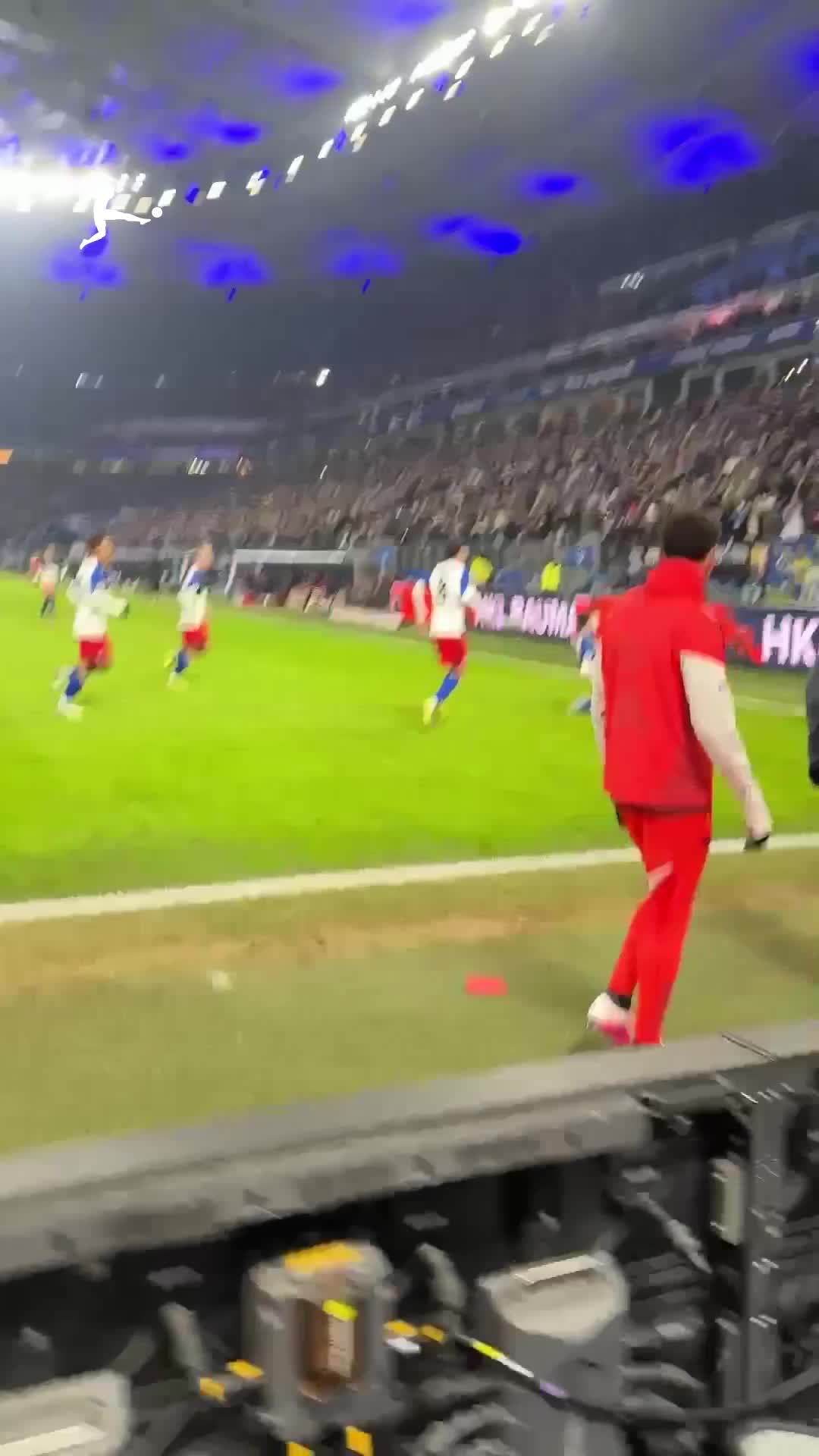 vieira-opens-up-the-match-for-hamburg-against-bayern