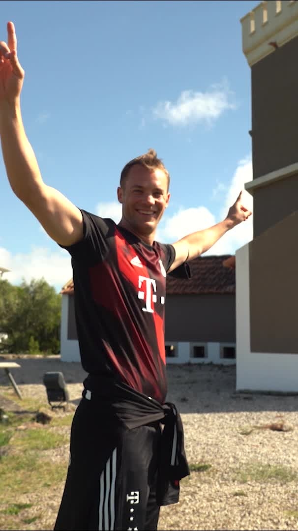 manuel-neuer-trickshot