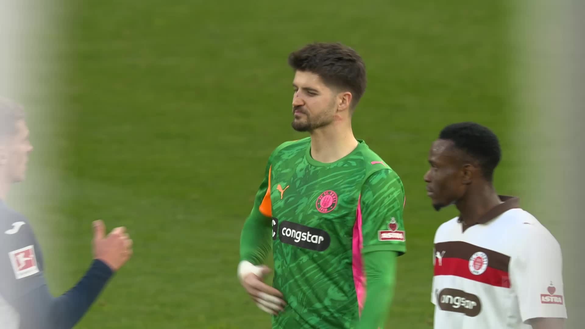 no-one-gets-past-vasilj-in-this-important-st-pauli-win