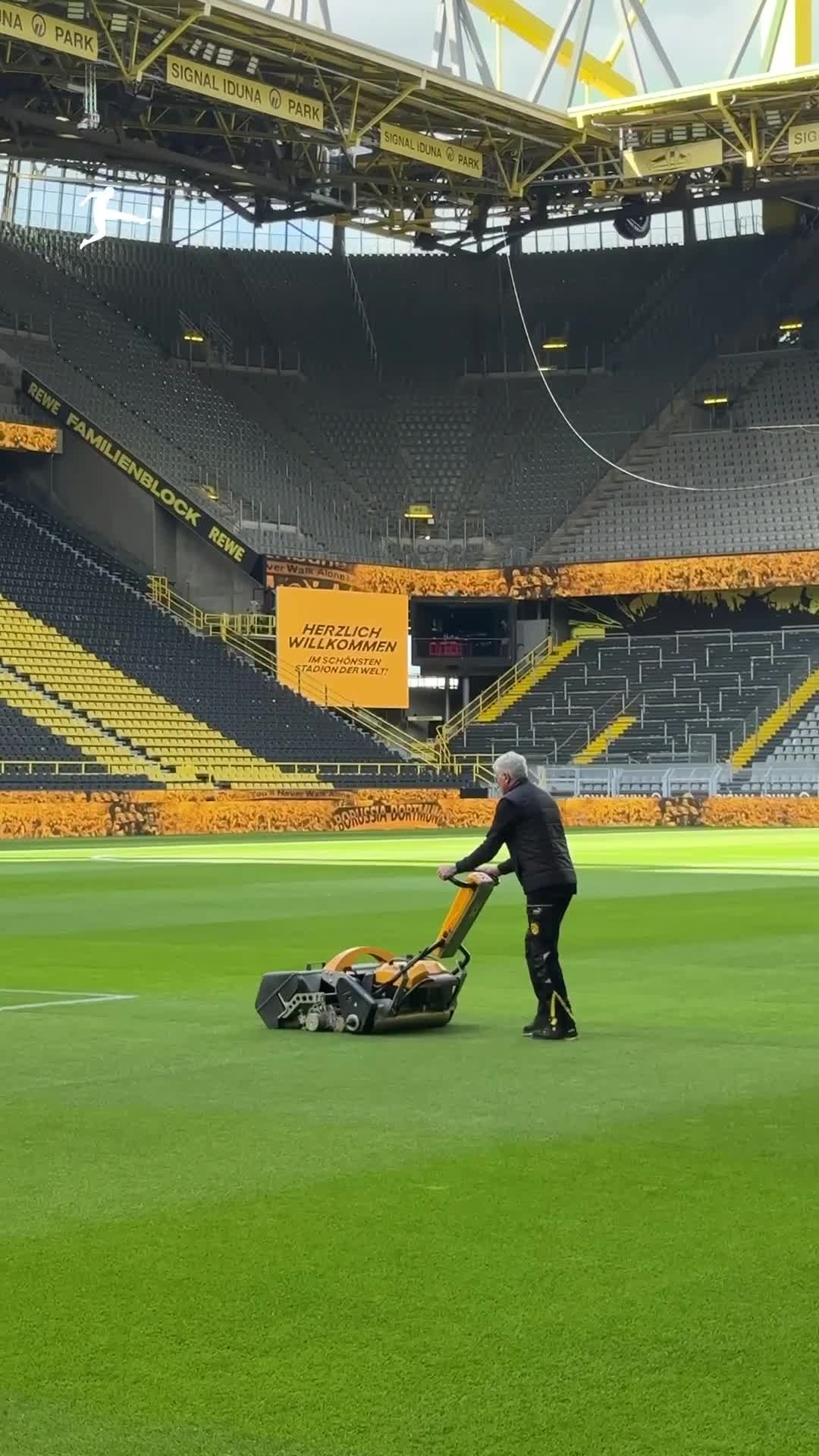 signal-iduna-park-getting-ready-for-der-klassiker