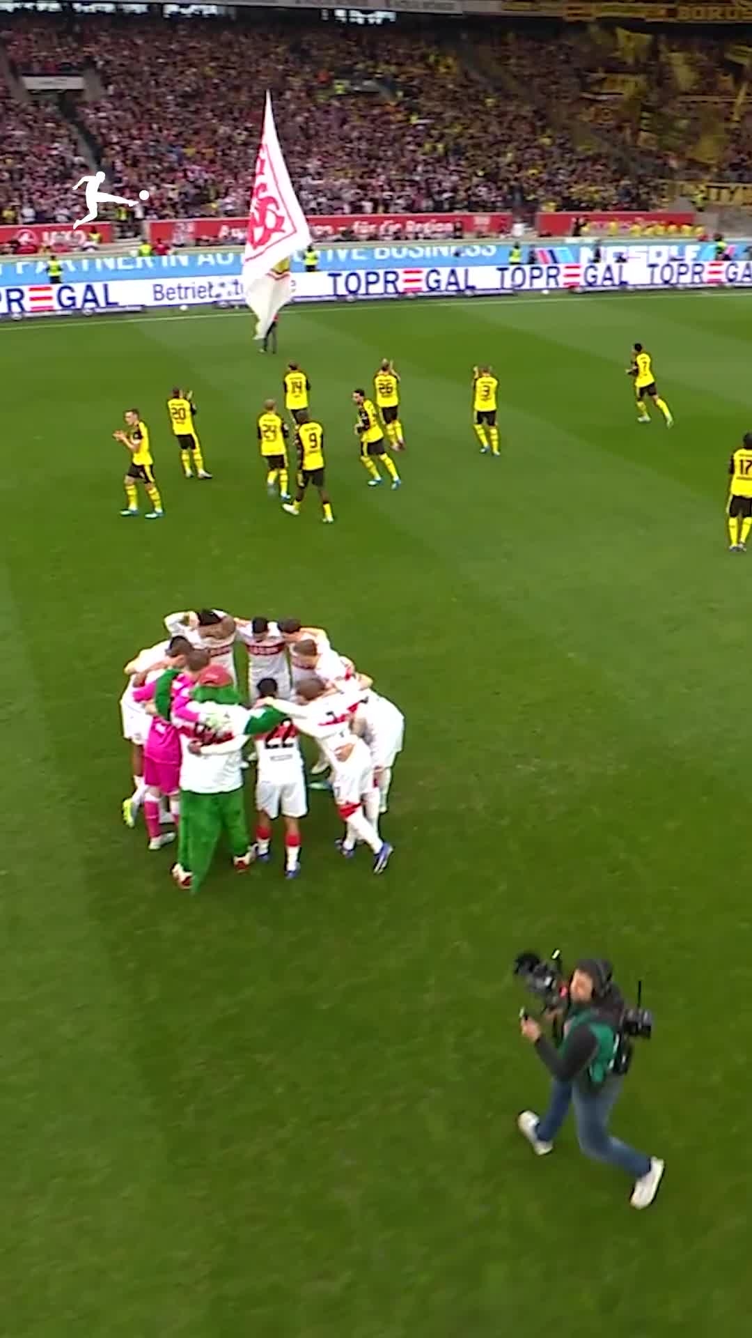 matchday-28-or-isnt-there-enough-space-side-by-side-huddles-for-vfb-and-bvb