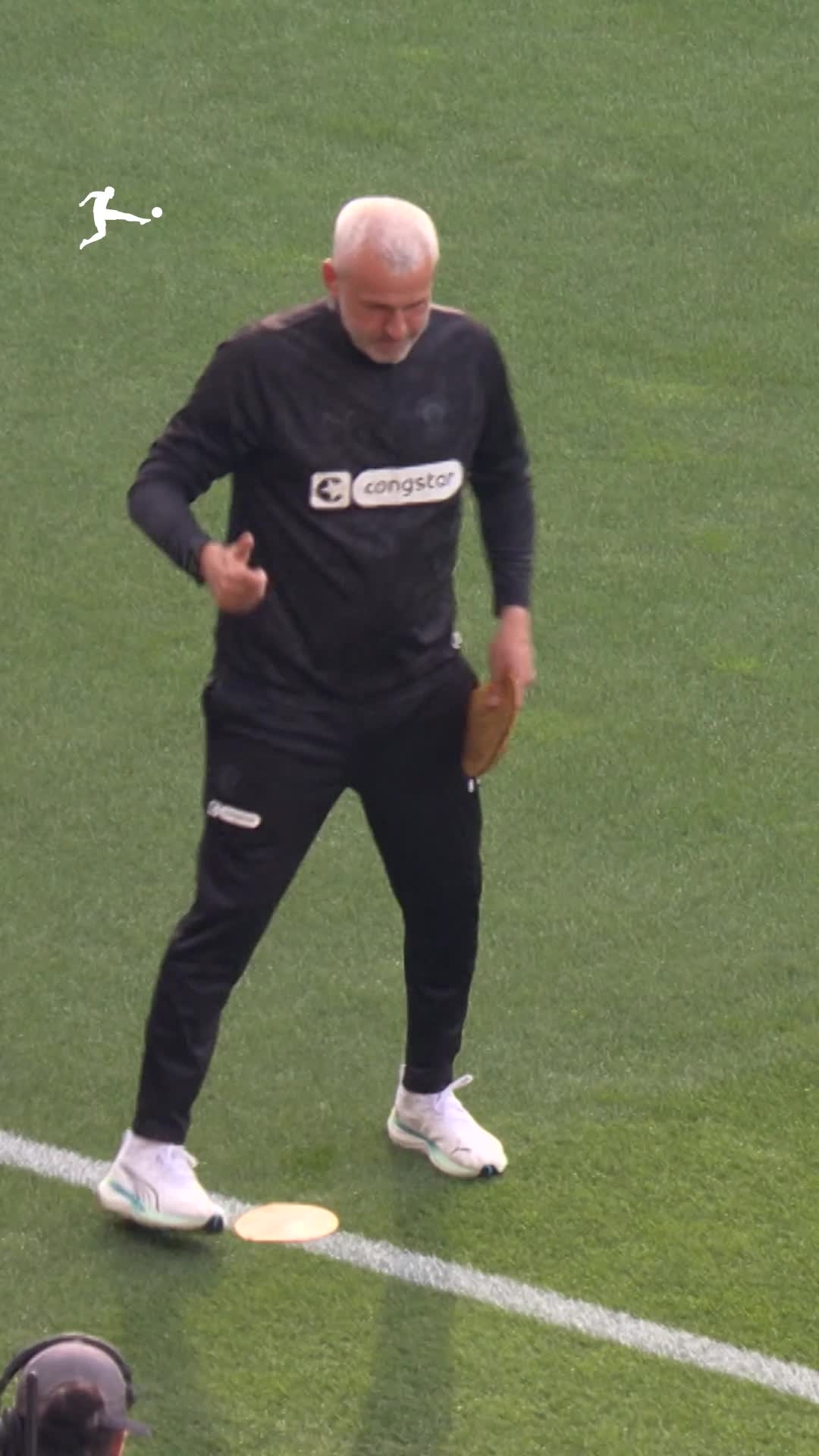 matchday-29-or-all-for-a-good-shot-camera-guy-puts-everything-on-the-line