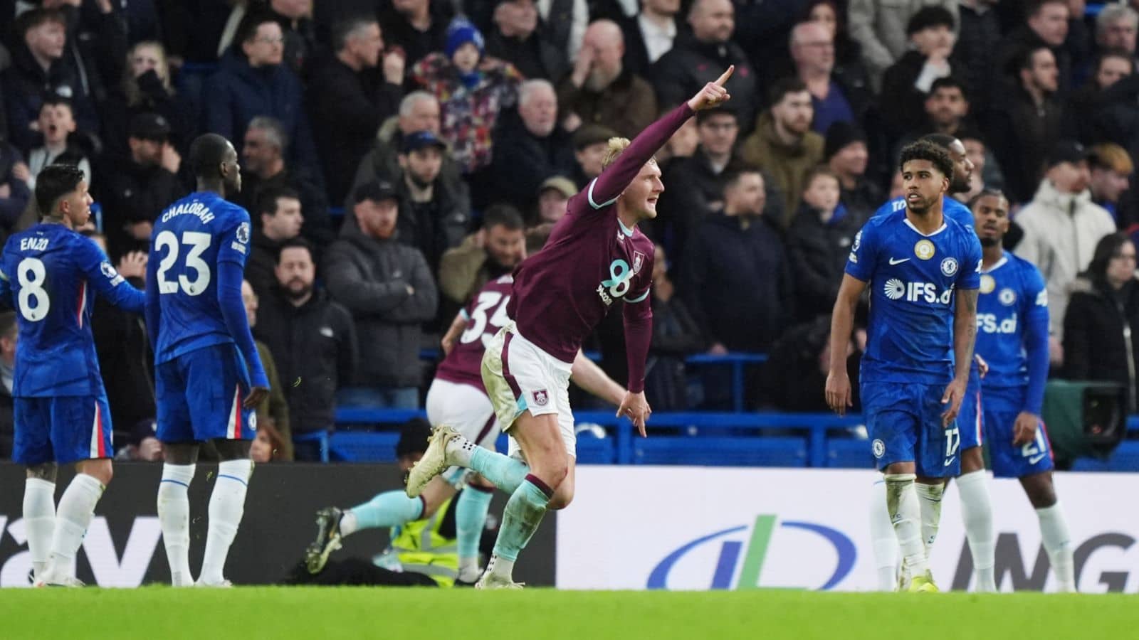 Burnley score late equaliser at Chelsea, Aston Villa held at home by Leeds