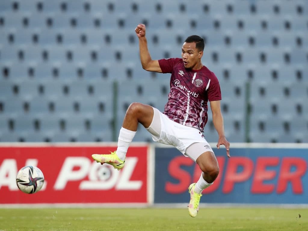 Stellies sign Basadien from Swallows