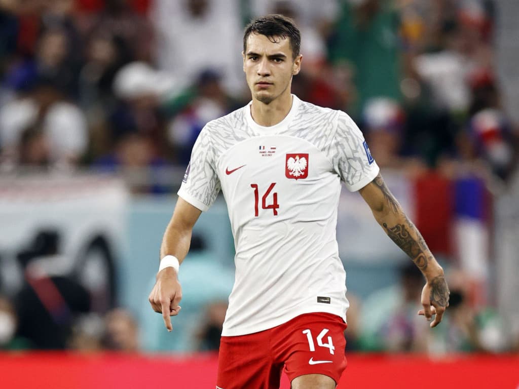 Arsenal sign Poland defender Jakub Kiwior