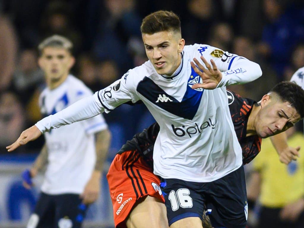 Manchester City sign Argentina U20 midfielder Maximo Perrone for £8m