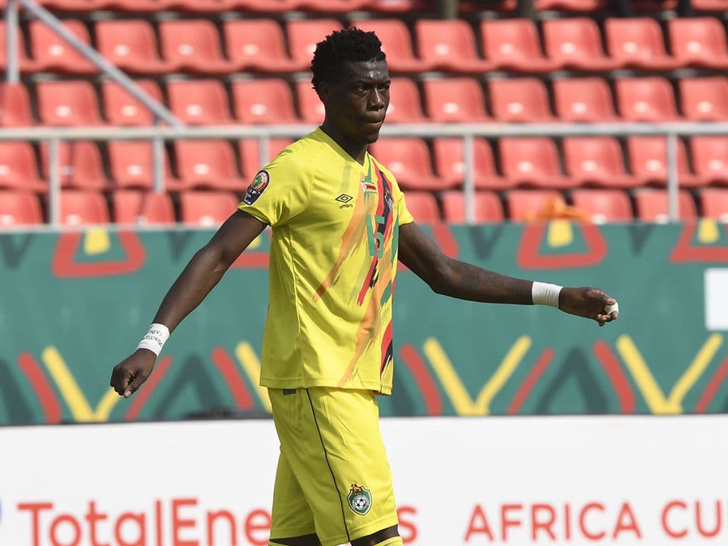 Amakhosi refute Hadebe transfer claims
