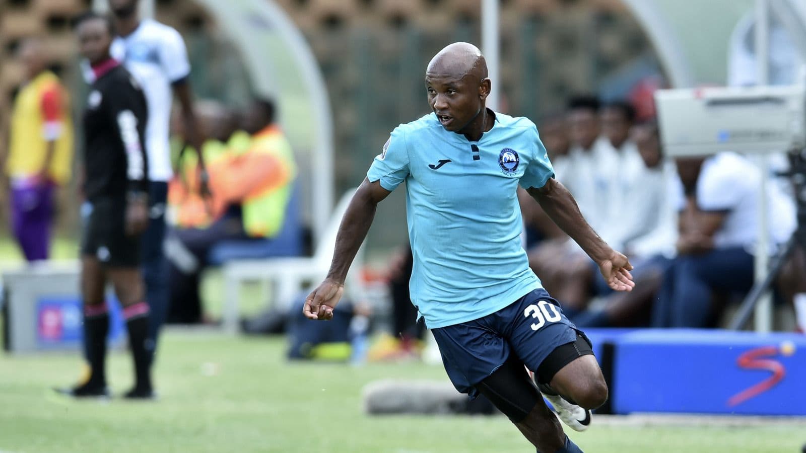 Richards Bay coach Vusumuzi Vilakazi praises professional Sanele Barns