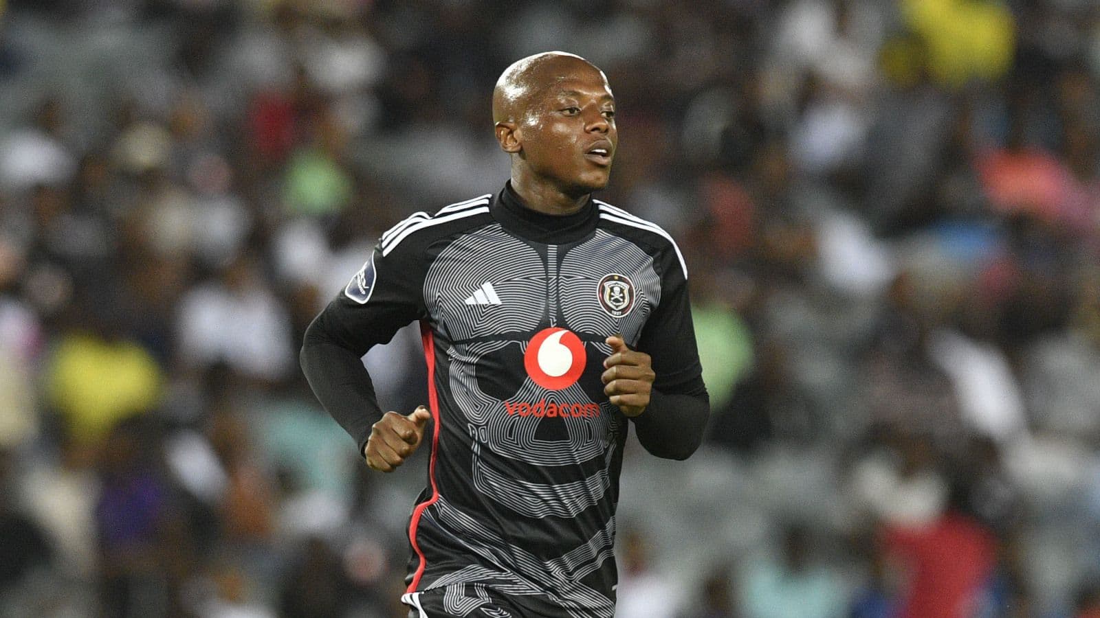 Kaizer Chiefs eye Orlando Pirates' Zakhele Lepasa to solve scoring crisis