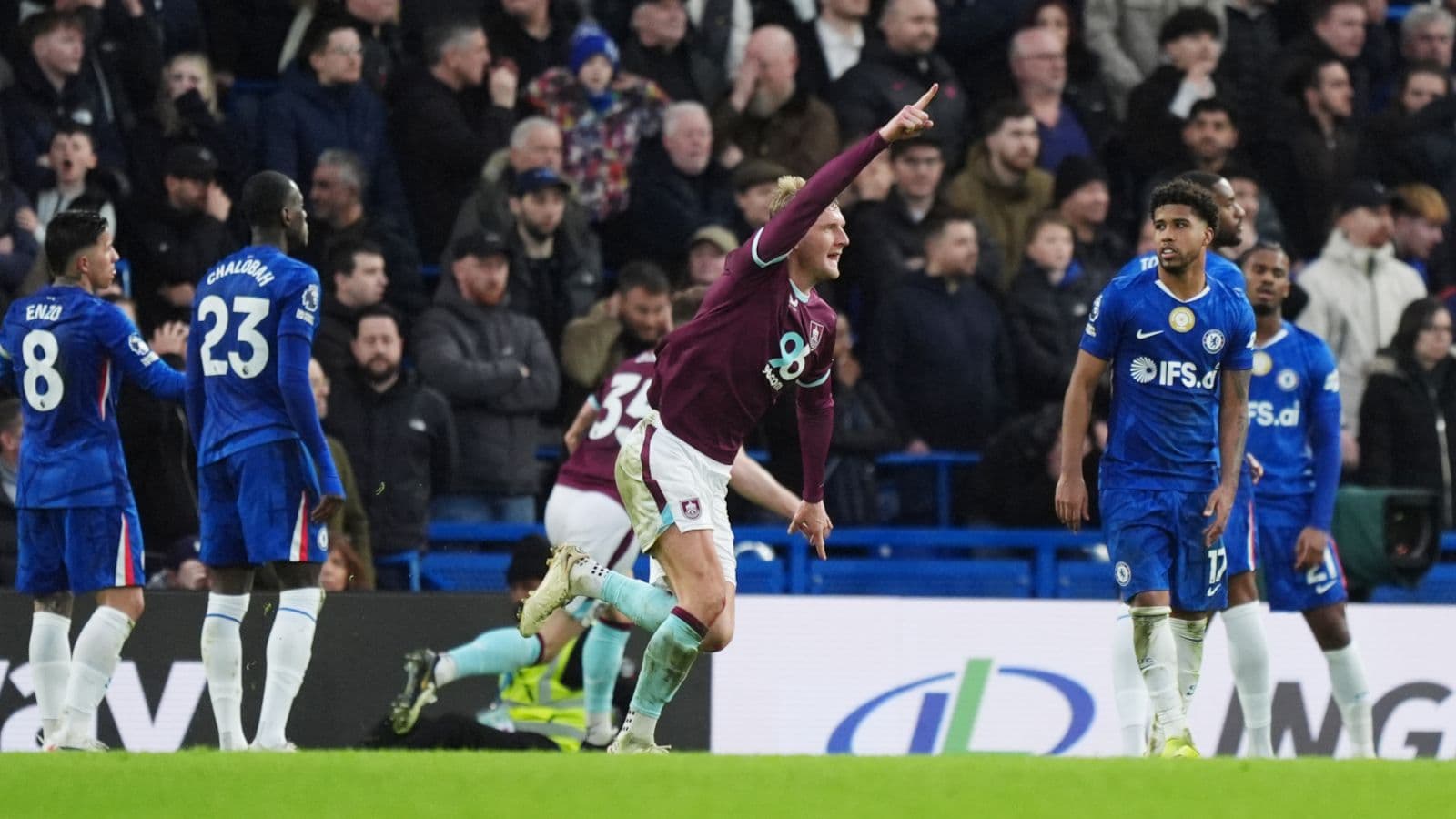 Burnley score late equaliser at Chelsea, Aston Villa held at home by Leeds