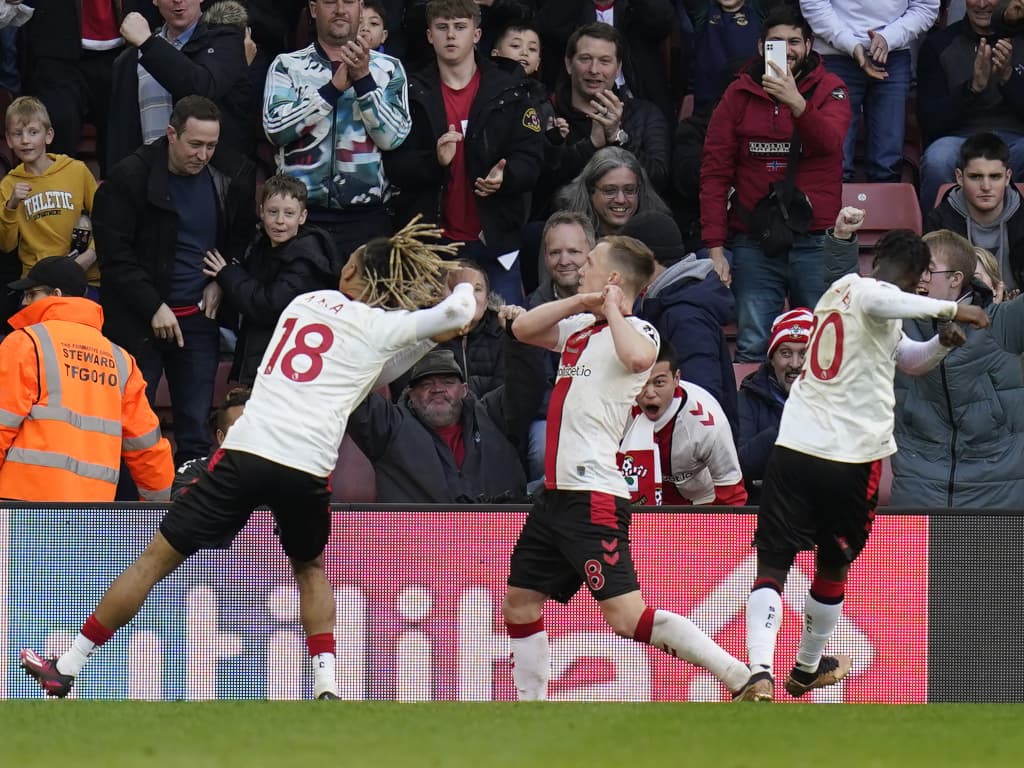 James Ward-Prowse nets late equaliser as Southampton rescue Tottenham point