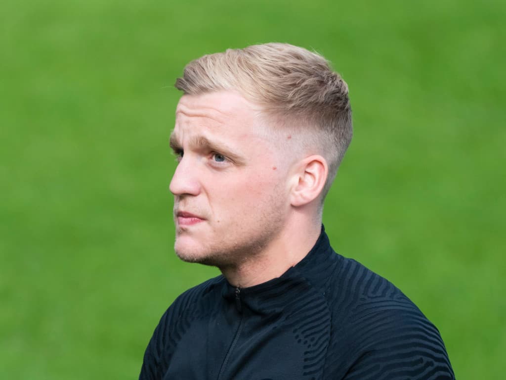Donny van de Beek is considering his options as he eyes the Manchester United exit