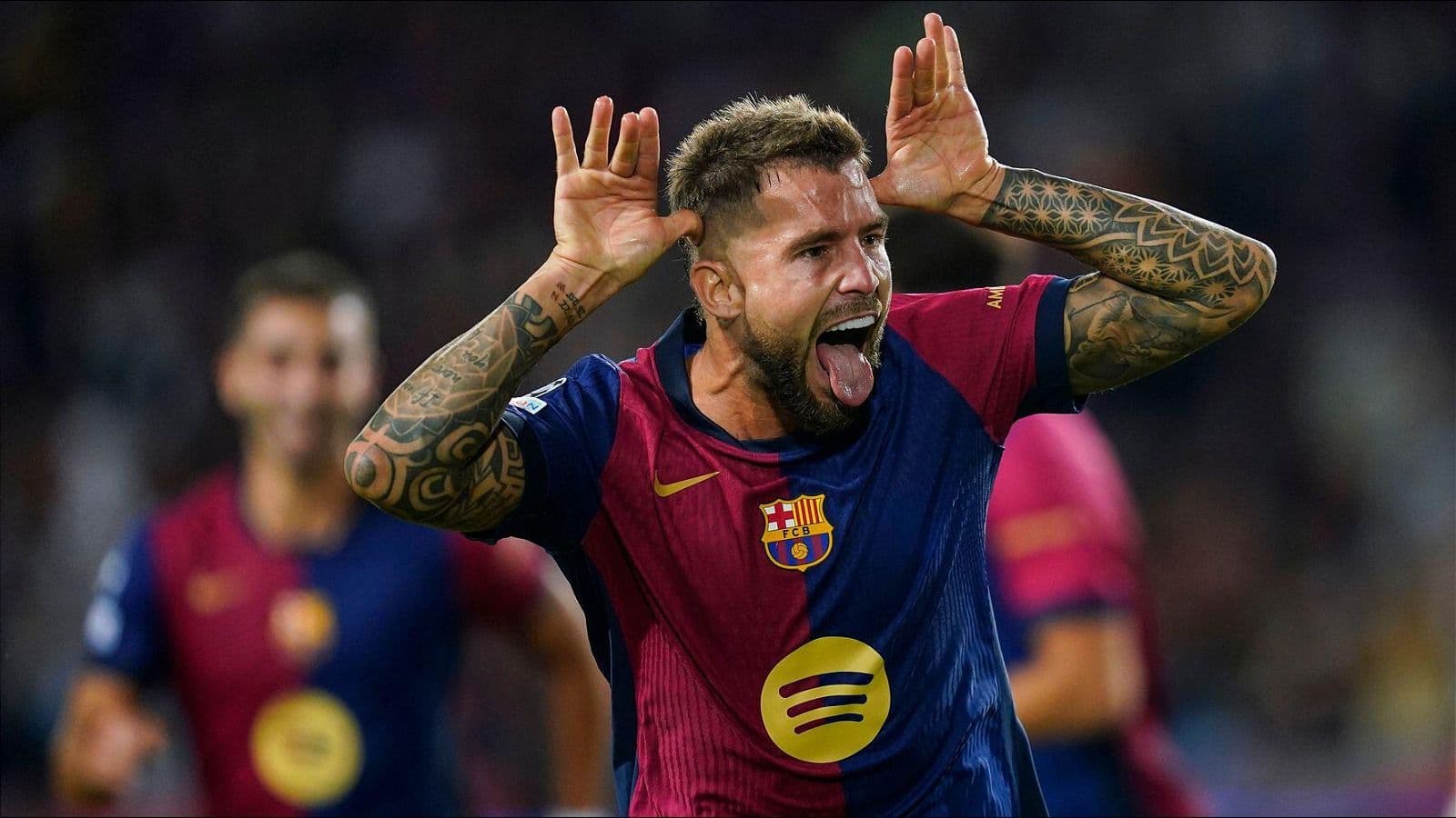 Barcelona secure veteran defender Inigo Martinez until 2026