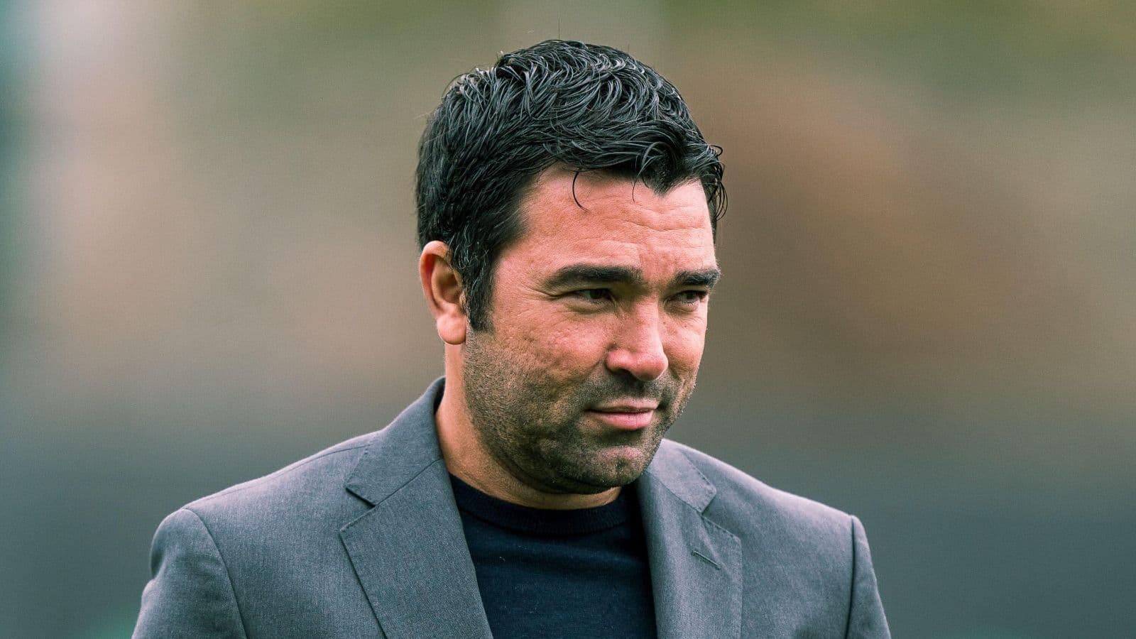 Deco dismisses talk of financial crisis at Barcelona