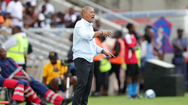its-a-two-horse-race-cavin-johnson-rules-kaizer-chiefs-out-of-premiership-title-challenge-3