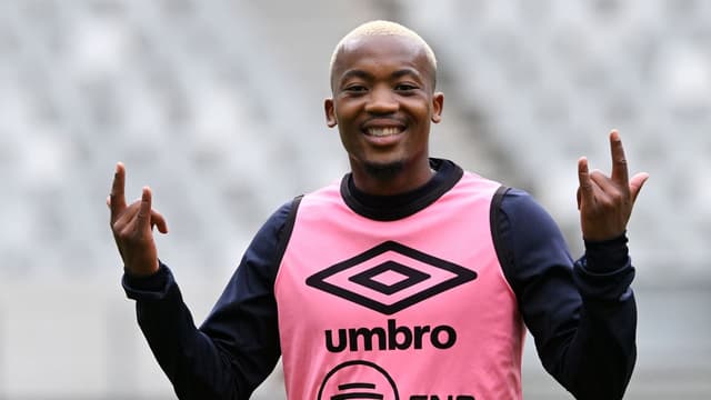 kaizer-chiefs-bolster-attack-with-khanyisa-mayo-signing-3