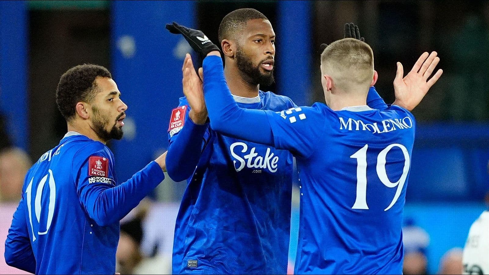 Everton win FA Cup clash amidst managerial chaos
