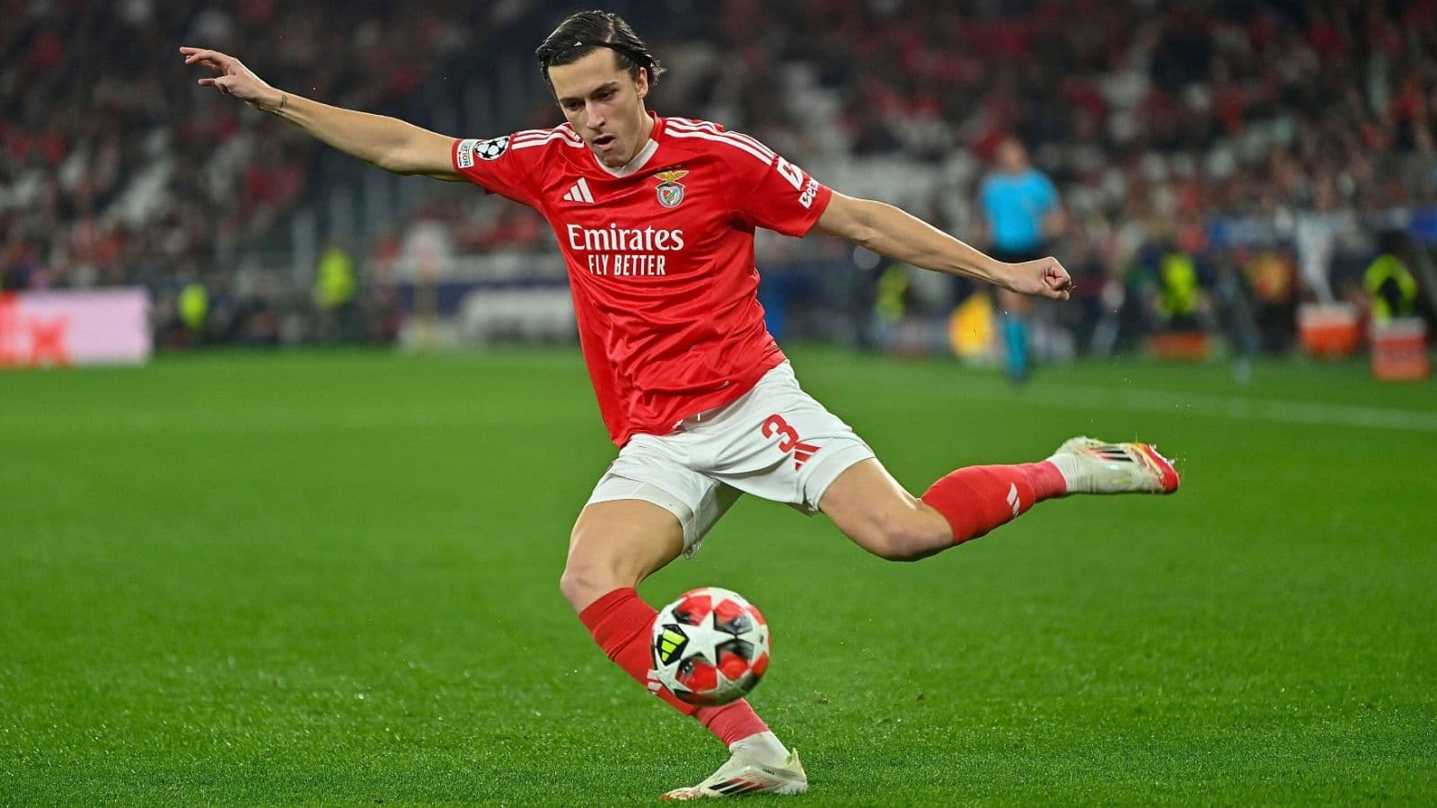 Real Madrid and Man Utd battle for Benfica's Alvaro Carreras