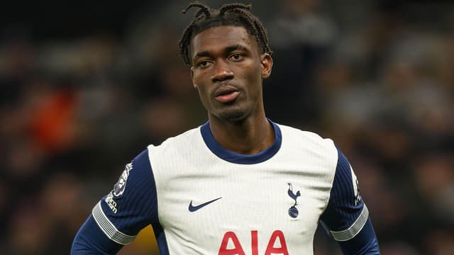 tottenham-hospur-star-yves-bissouma-stretchered-off-during-malis-world-cup-qualifier