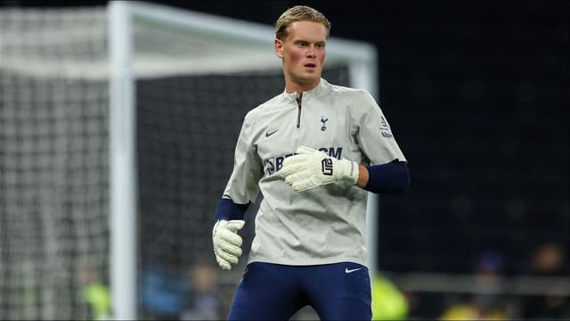 antonin-kinsky-rewarded-with-new-long-term-tottenham-contract-after-turnaround-1