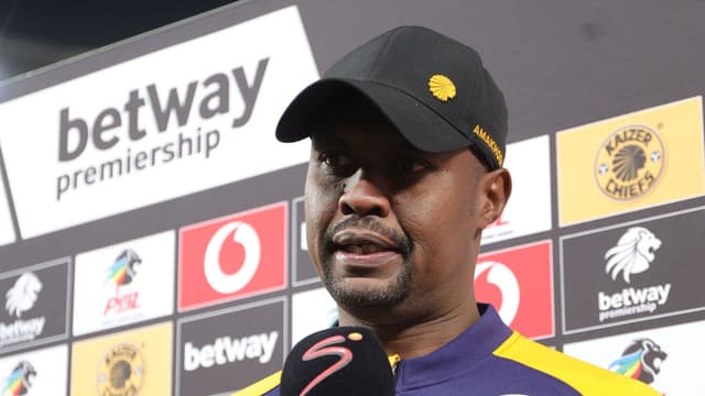 we-dont-seem-to-be-clinical-enough-admits-cedric-kaze-as-kaizer-chiefs-draw-again-2