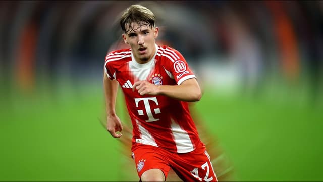 bayern-munich-boss-vincent-kompany-urges-lennart-karl-to-play-with-freedom-ahead-of-gladbach-clash-1