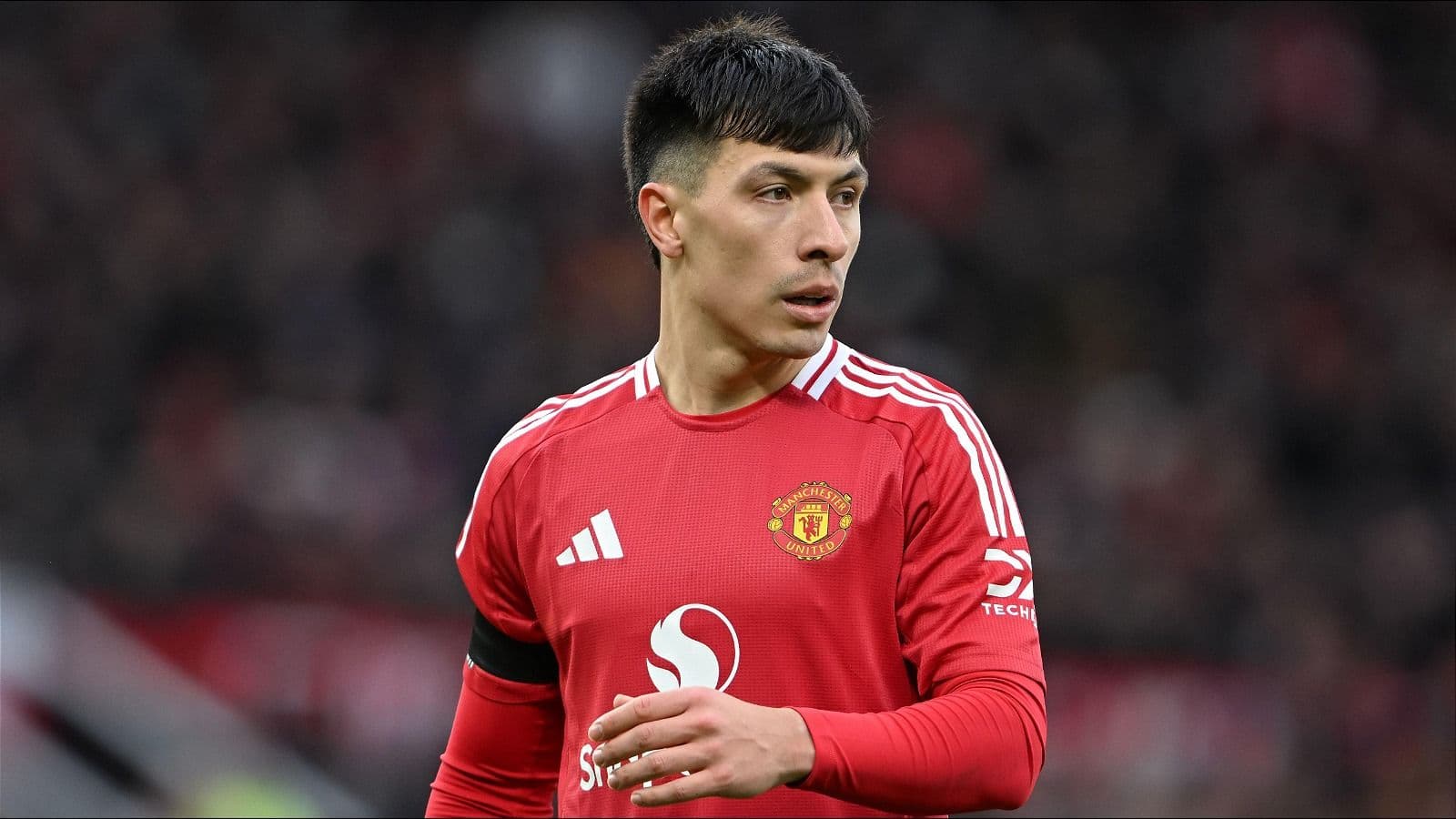 Lisandro Martinez boosts Man Utd with training return after long-term injury layoff