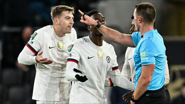 liam-delap-apologizes-as-enzo-maresca-warns-chelsea-must-curb-red-card-chaos-1