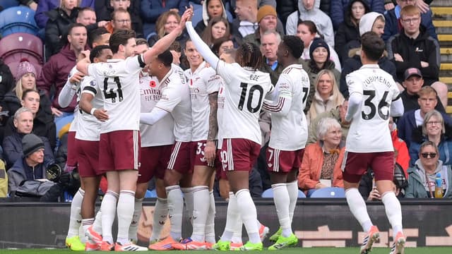 arsenal-maintain-winning-streak-as-man-united-battle-to-draw-at-nottingham-forest-2