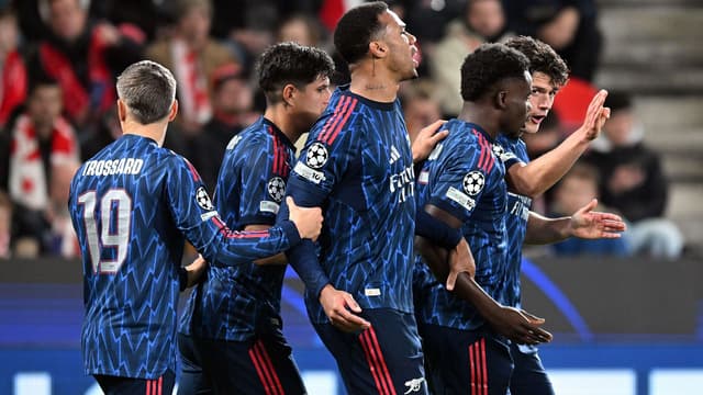 arsenal-tottenham-hotspur-cruise-to-dominant-champions-league-victories-3