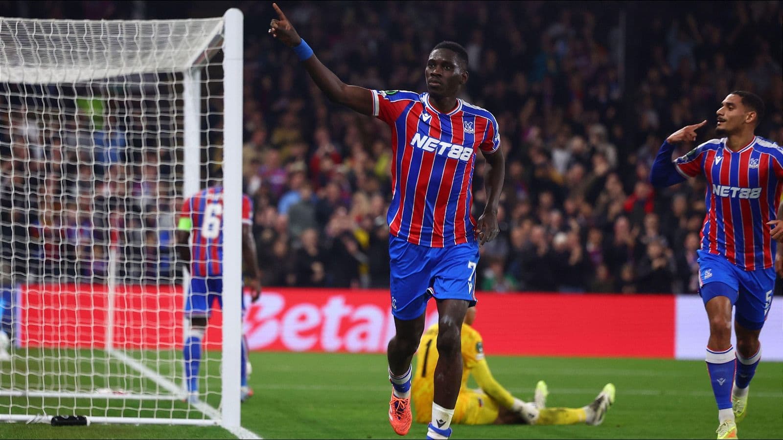 Oliver Glasner urges caution as Ismaila Sarr fires Crystal Palace past AZ Alkmaar