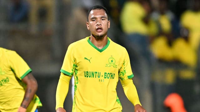 what-steve-barker-really-thinks-about-fawaaz-basadiens-mamelodi-sundowns-struggles-2