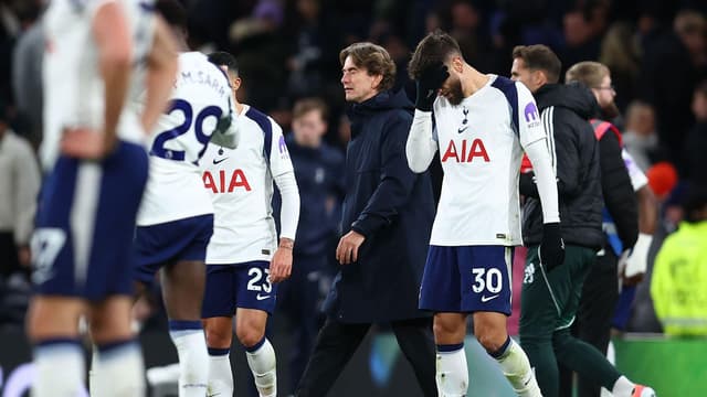 premier-league-tottenham-hotspur-lose-to-fulham-to-extend-winless-run-2