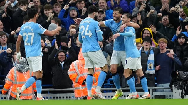 man-city-keep-pressure-on-league-leaders-while-chelsea-are-held-at-bournemouth