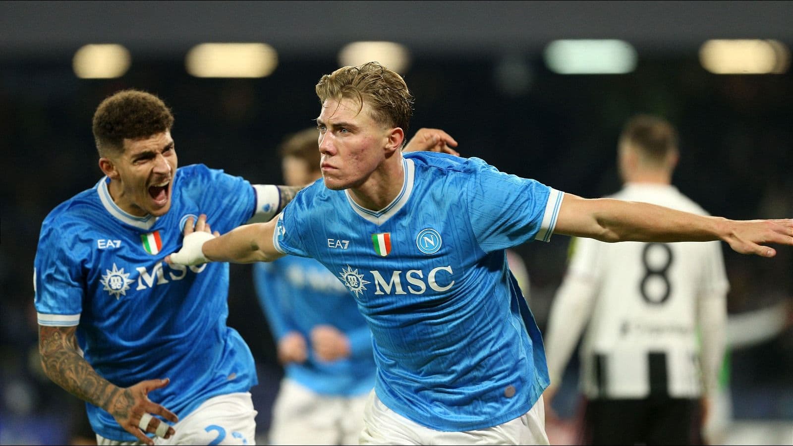 Rasmus Hojlund fires Napoli to Serie A summit with Juventus double