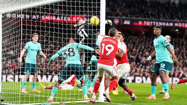 arsenal-leave-it-late-to-tame-luckless-wolves-in-london-1