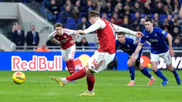 viktor-gyokeres-penalty-puts-gunners-back-in-pole-position