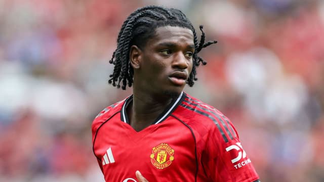 ayden-heaven-playing-as-central-defender-in-man-utd-back-three-is-intense-1