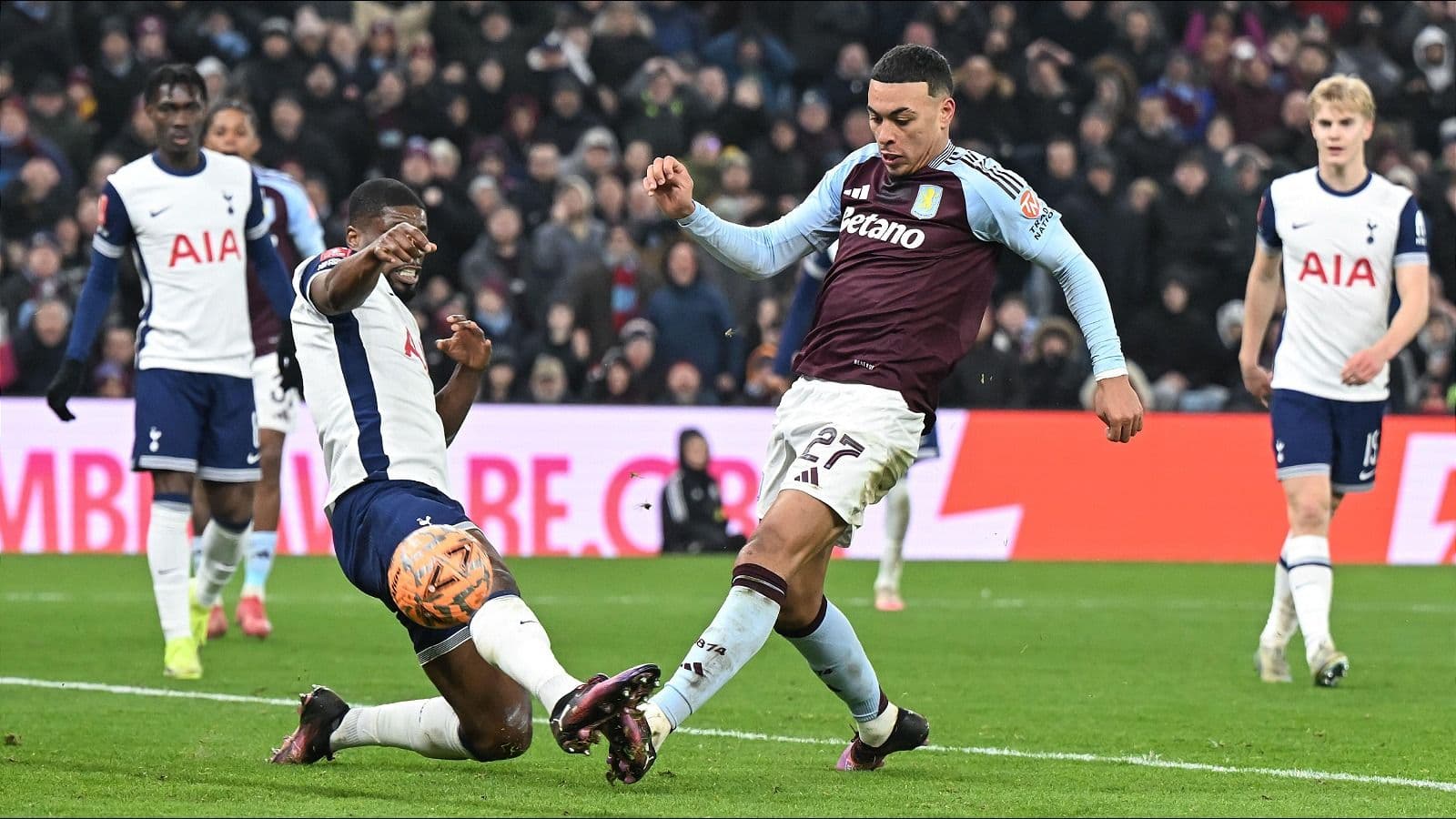 Report: Tottenham launch ambitious raid for Aston Villa's Morgan Rogers