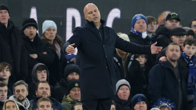 arne-slot-underwhelmed-by-reds-performance-against-nine-man-spurs-1