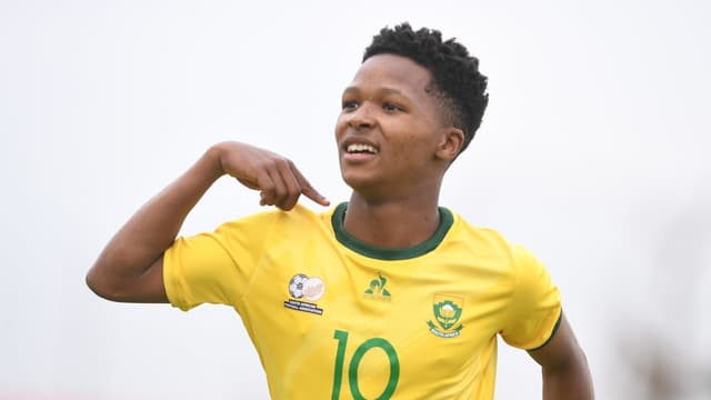 john-comitis-sets-record-straight-on-orlando-pirates-interest-in-emile-witbooi-1