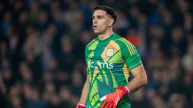 aston-villa-goalkeeper-emi-martinez-nearing-transfer-to-serie-a-giants-juventus-2