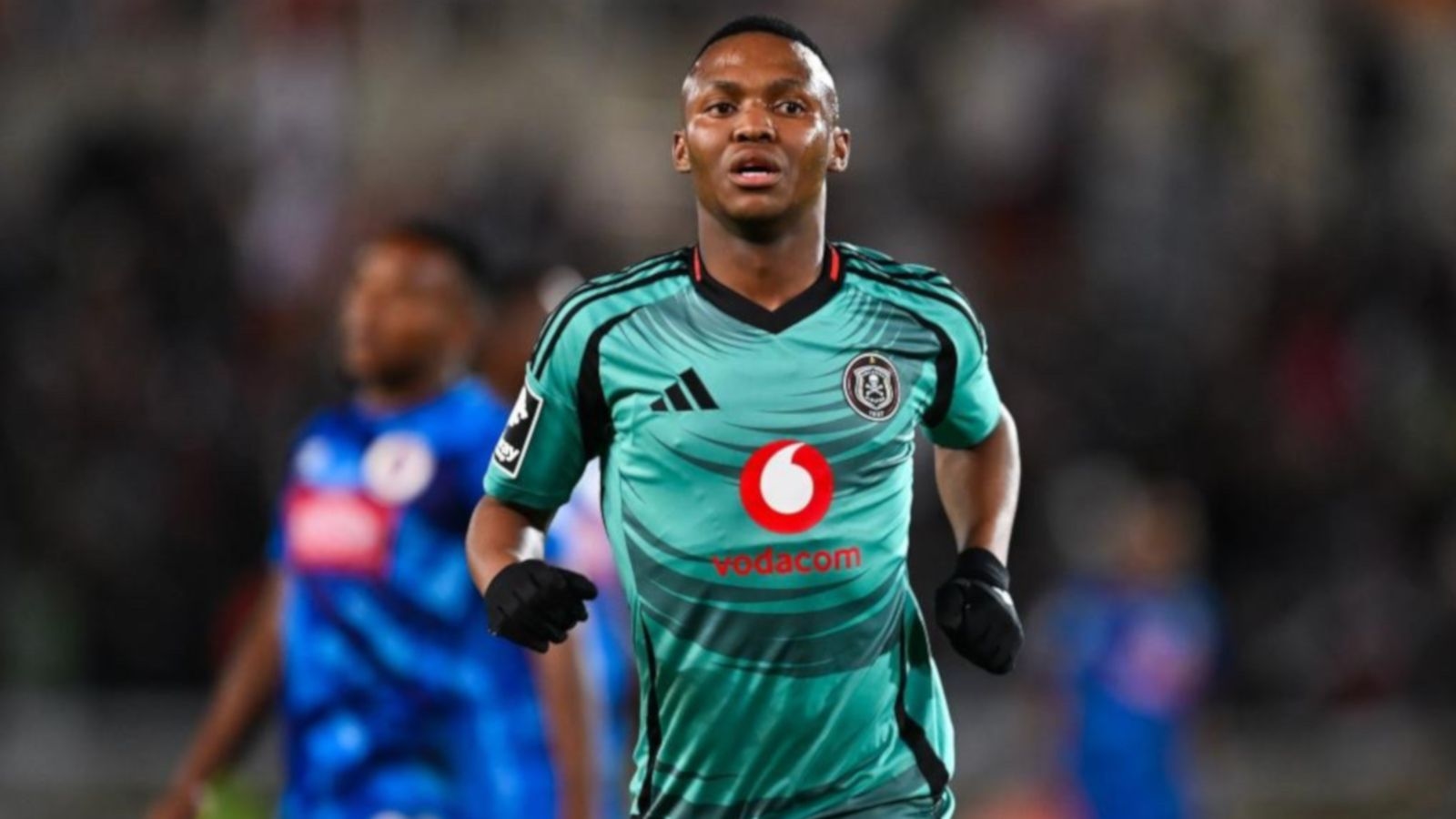 Vodacom Soccer | News | Lucas Radebe backs Orlando Pirates star Relebohile Mofokeng for move abroad