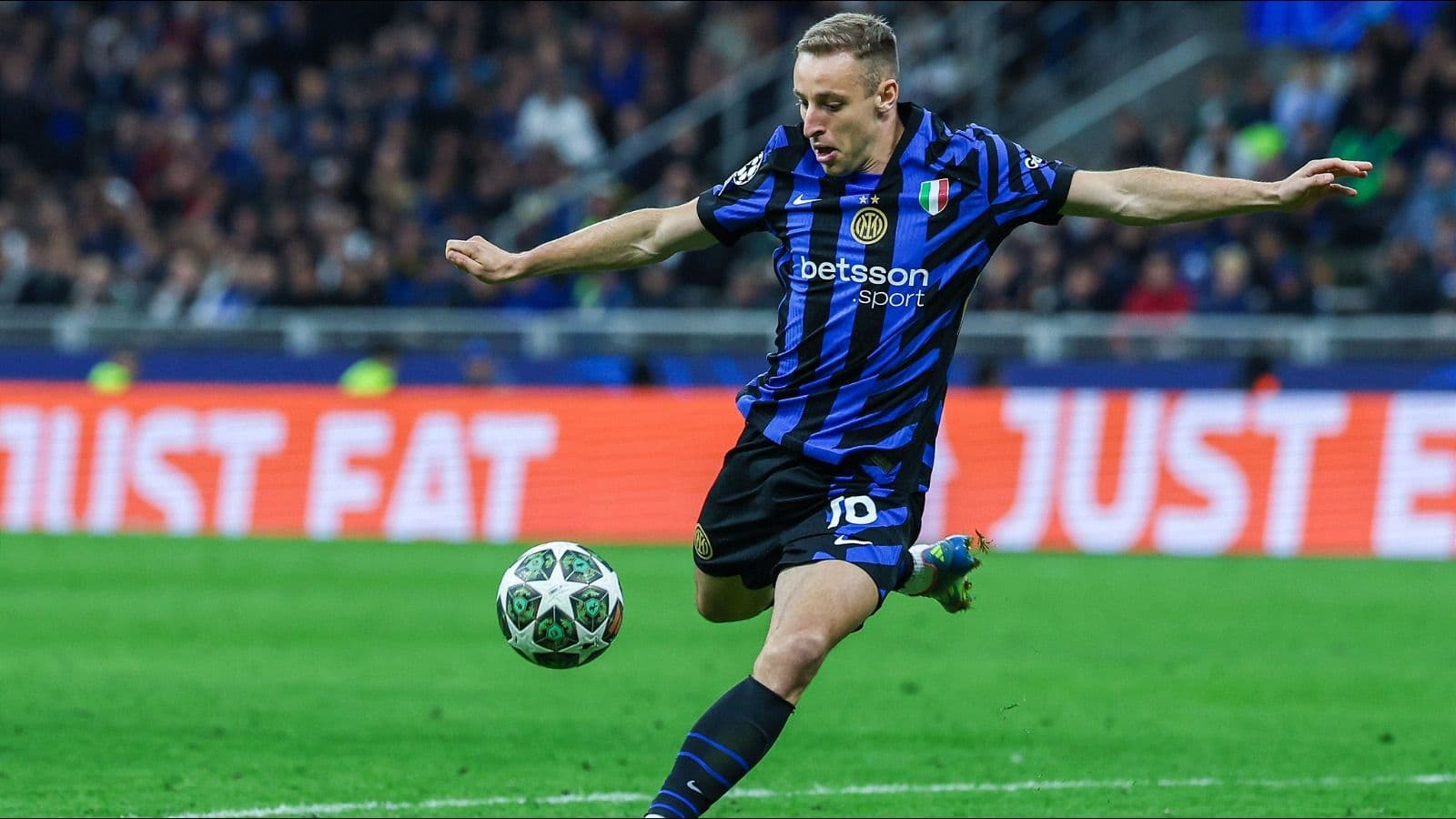 Report: Napoli chase Inter midfielder Davide Frattesi for Serie A title defence