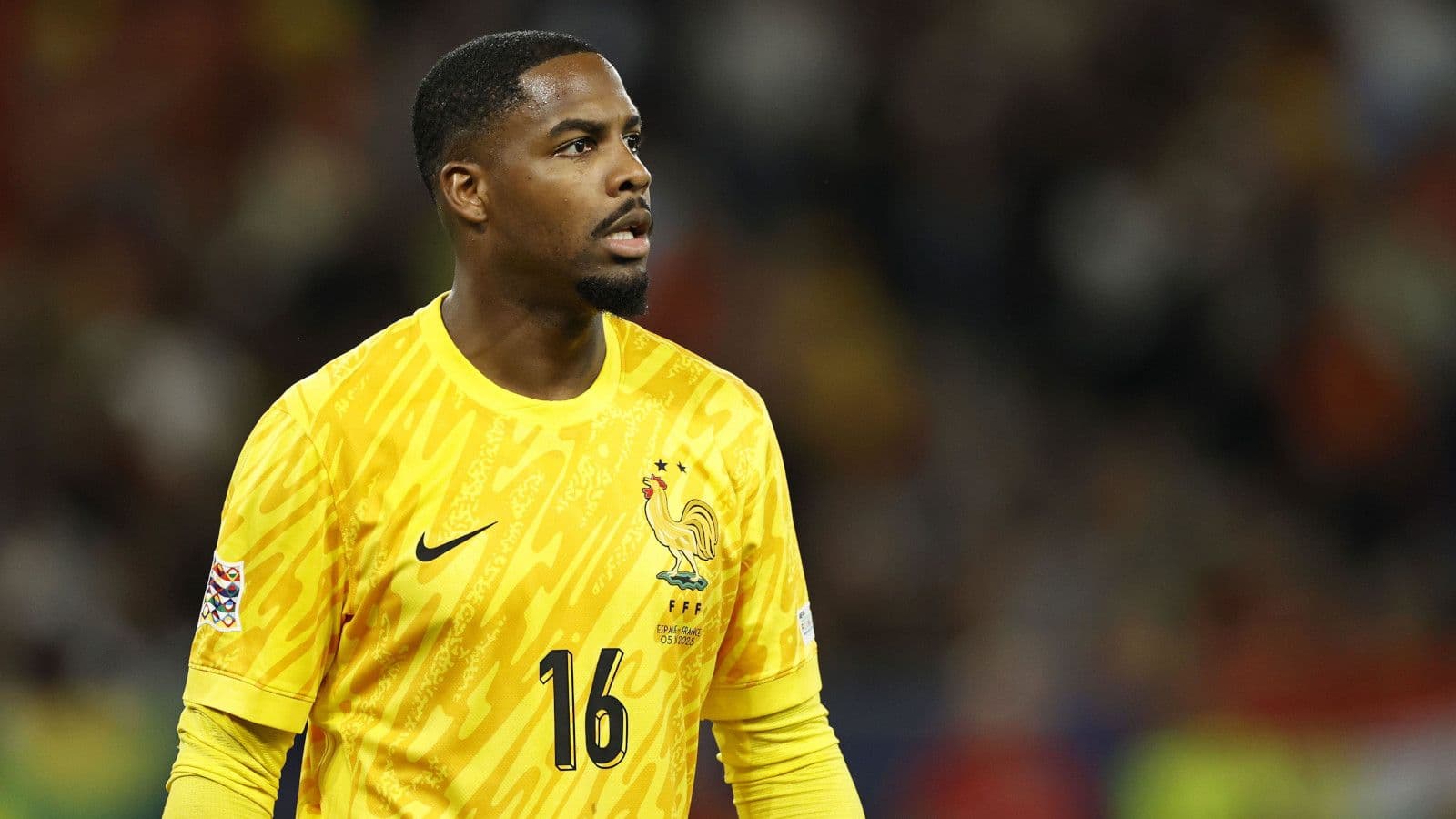 Chelsea in talks with AC Milan over France goalkeeper Mike Maignan