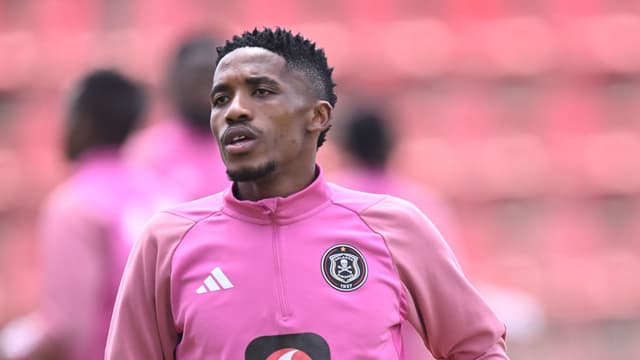 monnapule-salengs-move-from-orlando-pirates-to-mamelodi-sundowns-shakes-the-psl-4