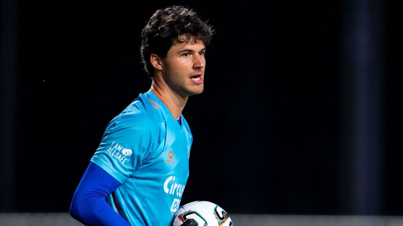 Real Madrid goalkeeper Thibaut Courtois backs new Man Utd signing Senne Lammens