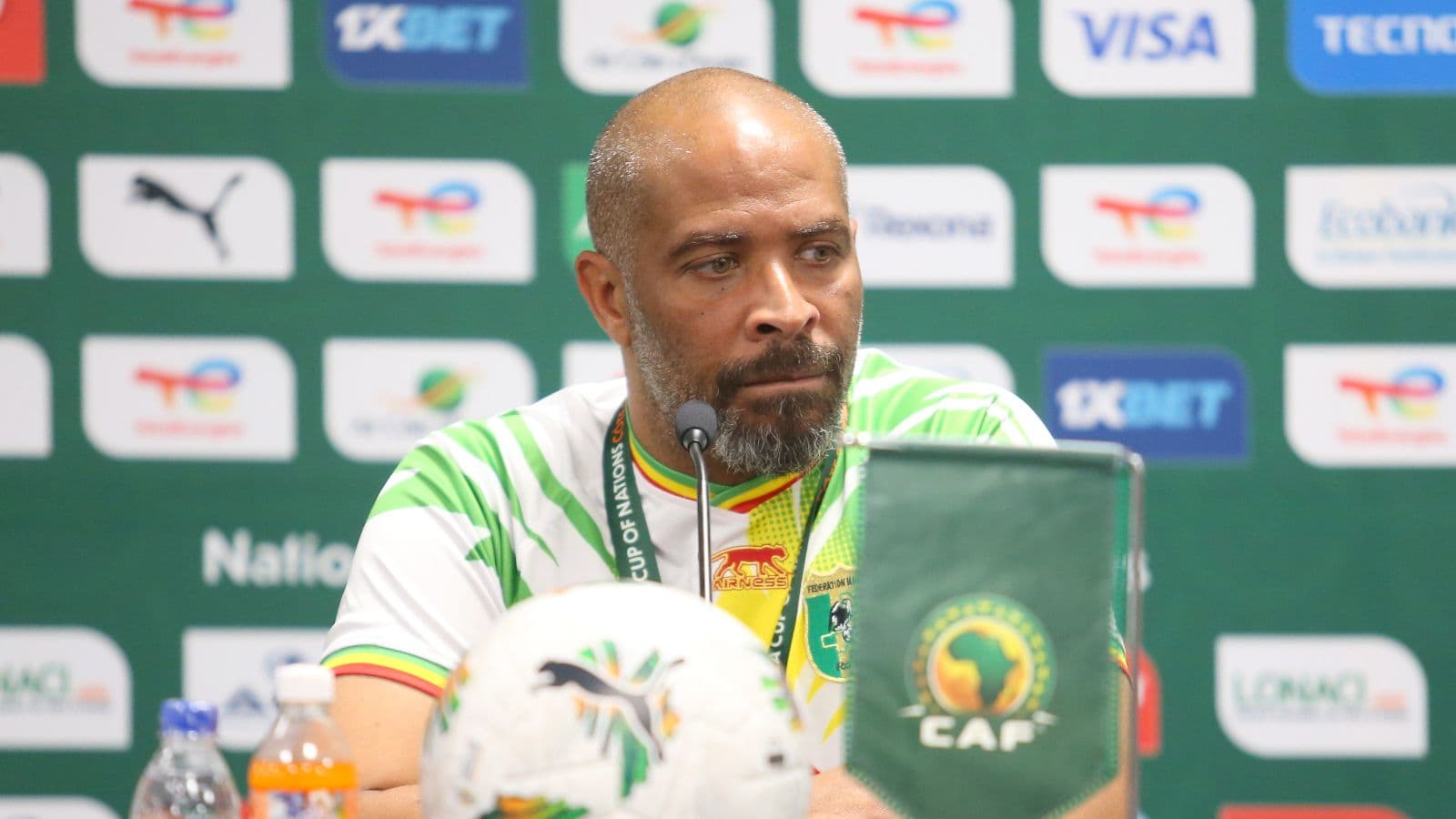 Sunday Oliseh denies criticism of Eric Chelle, praises Super Eagles coach's work